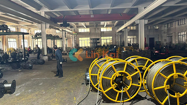 Компания Ningbo Lingkai Electric Power Equipment Co., Ltd. поставляет в Малайзию высококачественный стальной канат для натягивания и натягивания проводников
